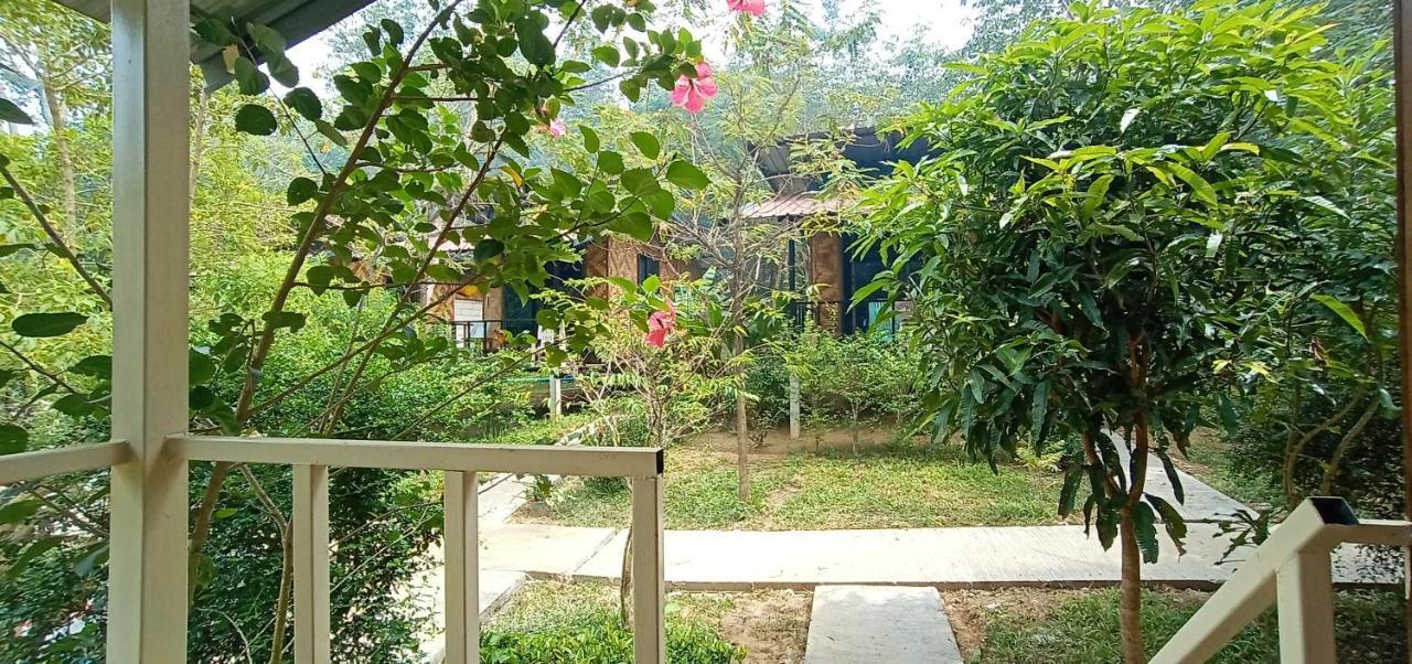 Bamboo Hut Bangalow Ко Моок Екстериор снимка