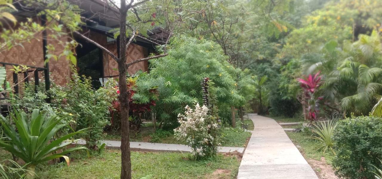 Bamboo Hut Bangalow Ко Моок Екстериор снимка