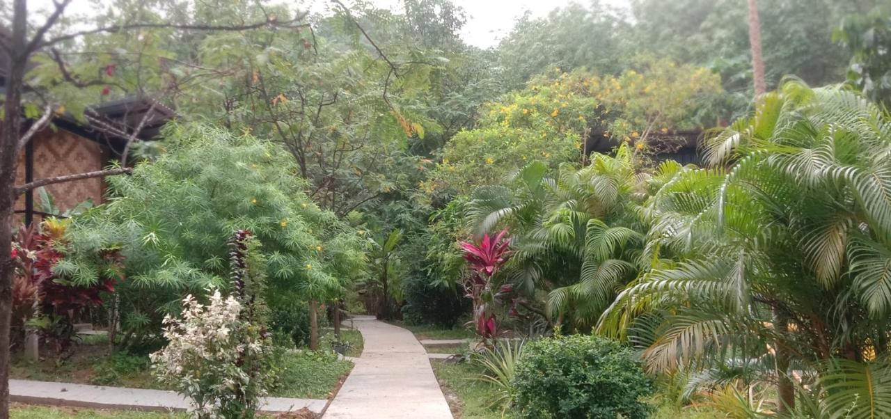 Bamboo Hut Bangalow Ко Моок Екстериор снимка