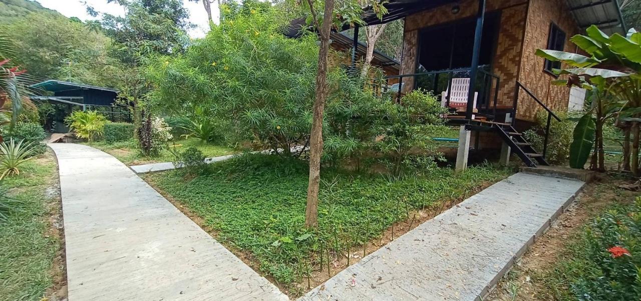 Bamboo Hut Bangalow Ко Моок Екстериор снимка